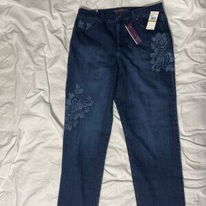 NWT Amanda Dark Wash Embroidered Flower Jeans By GV Womens Sz 14 Average Sliming